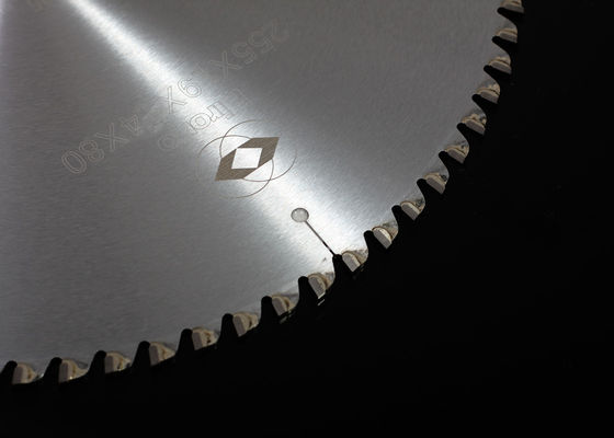 La punta del cermet per il taglio di metalli la lama per sega fredda di punta del giapponese delle lame per sega/54z 60z 250mm 285mm