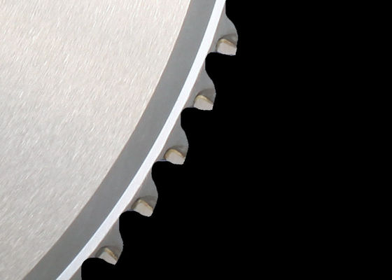 una circolare per il taglio di metalli di 80 denti la lama per sega per tagliare l'acciaio, cermet giapponese fornito di punta