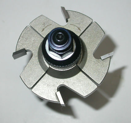 Pezzo di scanalatura regolabile di CNC del metallo pesante con i pezzi variabili del router di CNC dei coltelli (nessun spessori stati necessari)