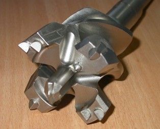 La muratura lunga di SDS dei taglienti del CTT dello stinco perfora con le punte del carburo